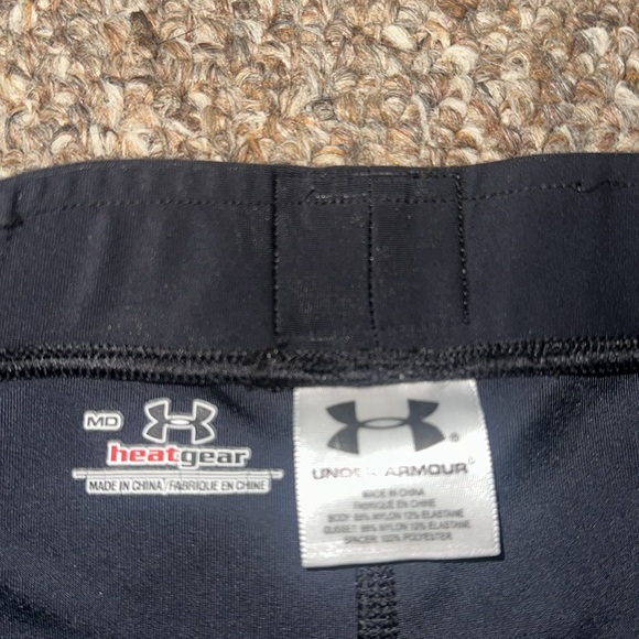 Women’s Under Armour black MPZ padded compression softball shorts size medium - Picture 3 of 4